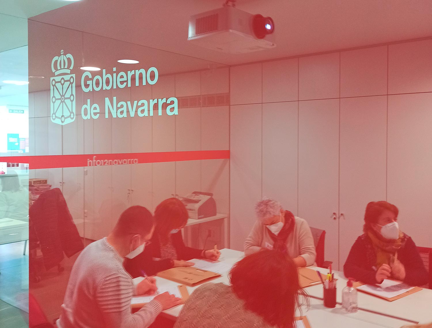 Equipo de gobierno de navarra en una sesión de trabajo