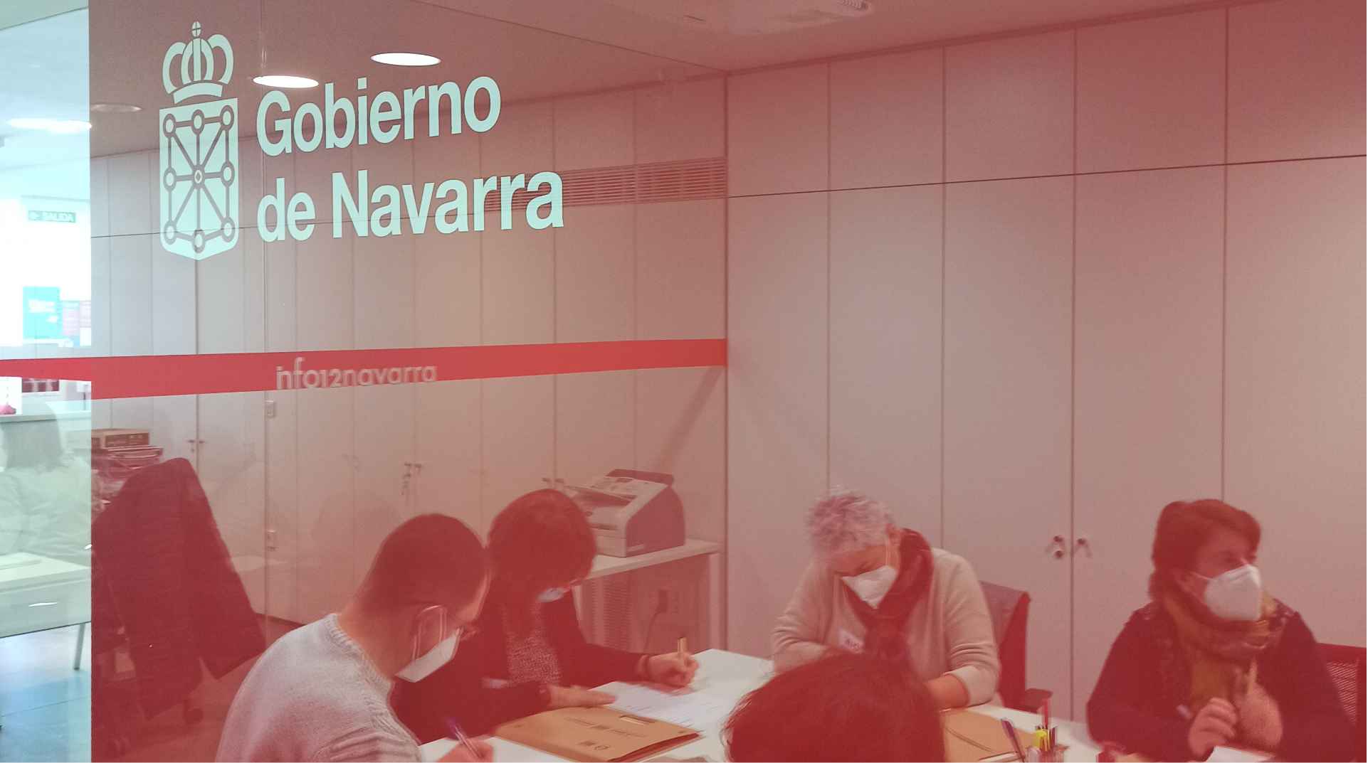 Equipo de gobierno de navarra en una sesión de trabajo