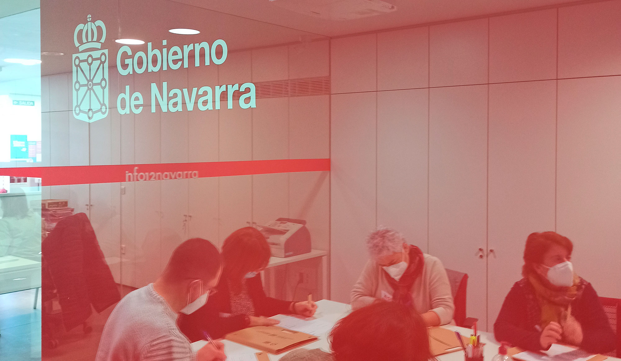 Equipo de gobierno de navarra en una sesión de trabajo