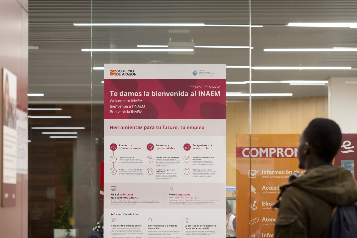 Panel de bienvenida a una oficina de INAEM