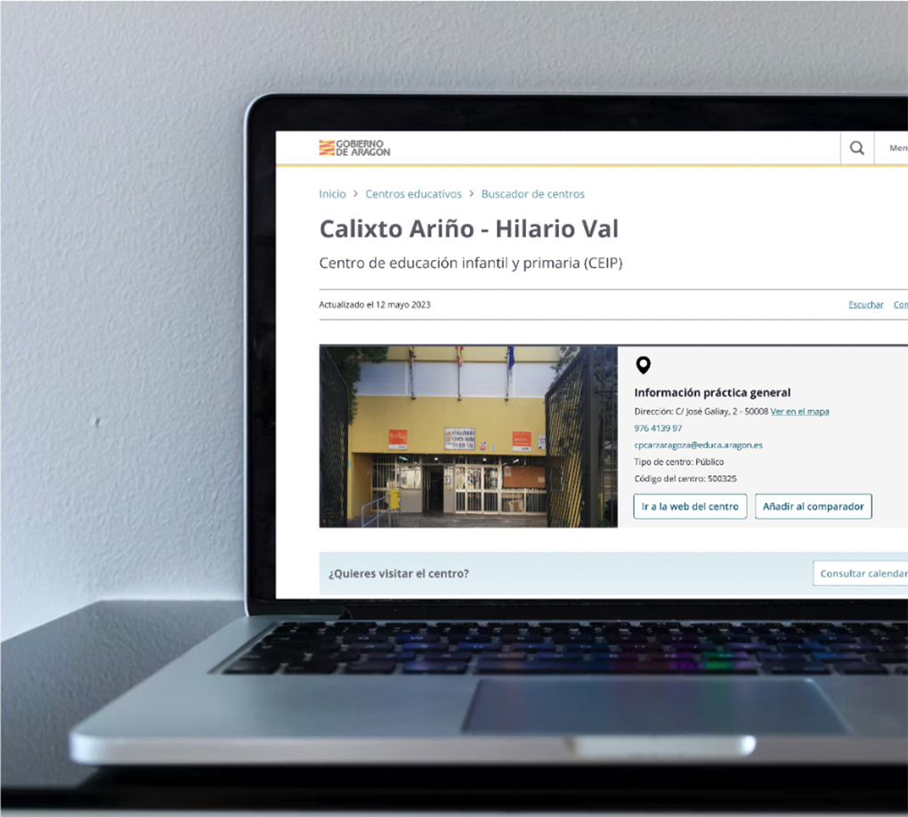 En un ordenador portatil se puede ver una pagina web que muestra la dficha de centro estandarizada.