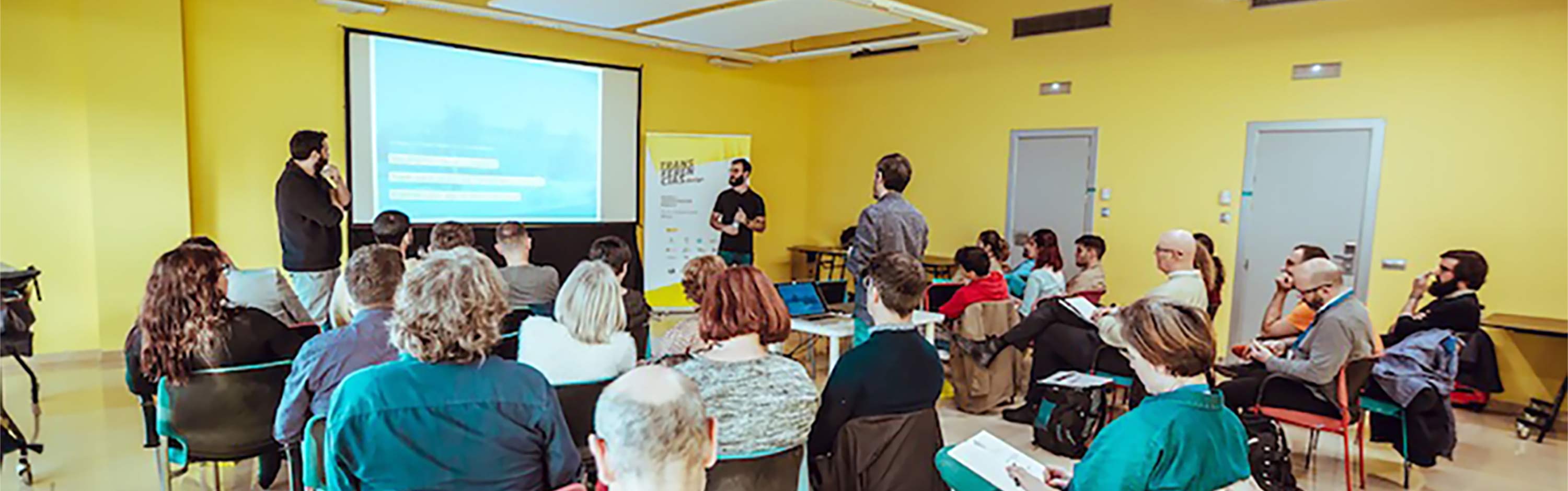 Carlos y Javi de Fractal dando una charla en Transferencias Design 2020