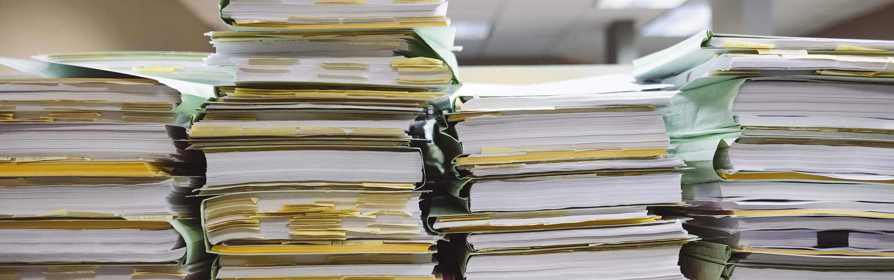 Montañas de papeles SDA